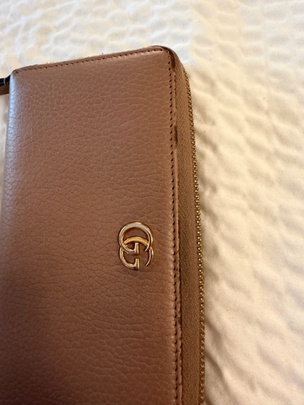 Gucci GG Marmont Pebbled Leather Zip Around Wallet Taupe Rose GHW - Picture 2 of 5